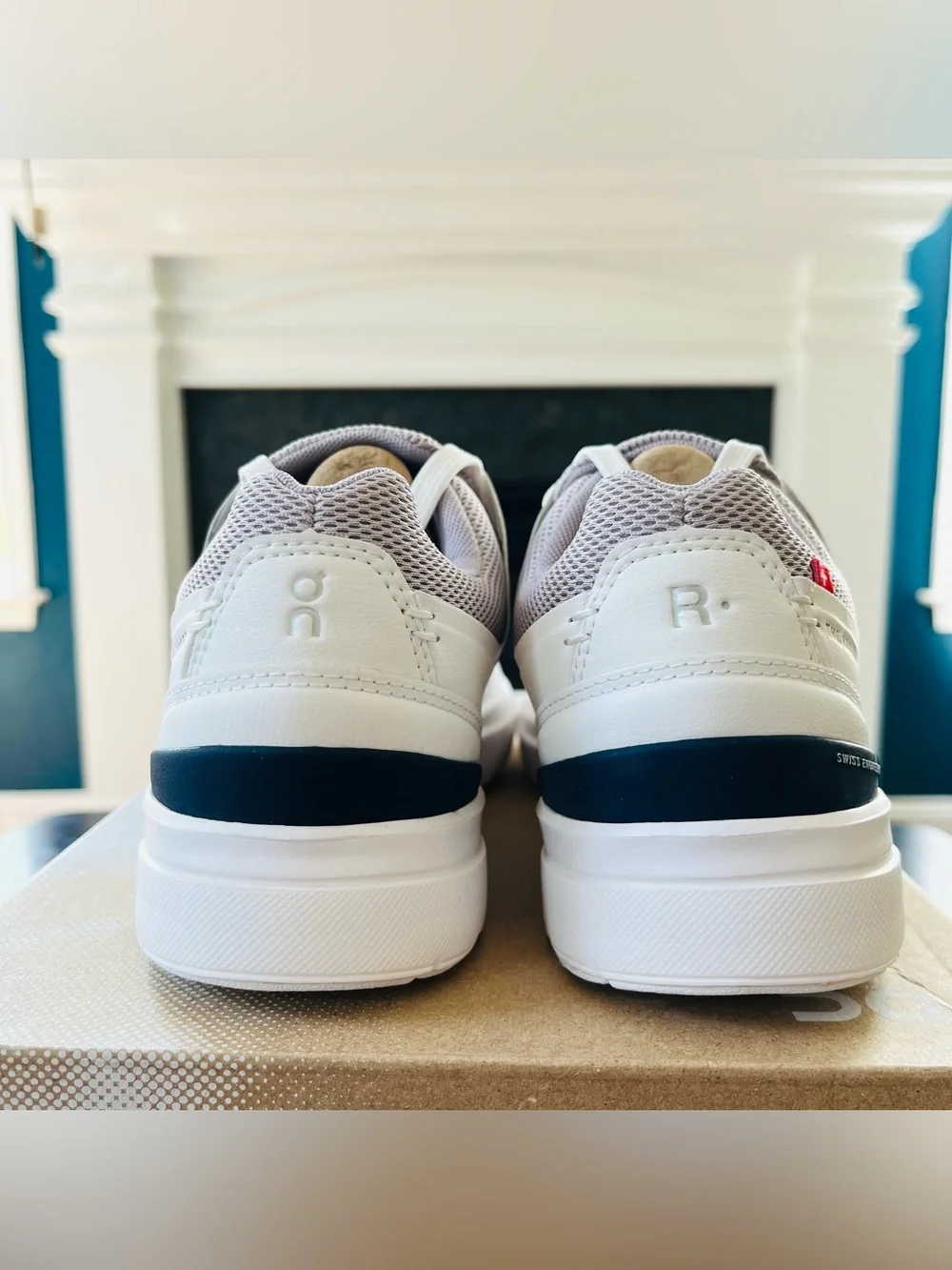 Sz 5 On The Roger Advantage Women's Sneakers White/Lilac 48.98965 (Kids 3.5)